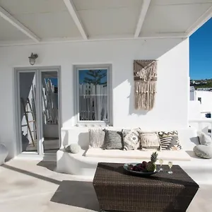Jonaz & Mykonos Town